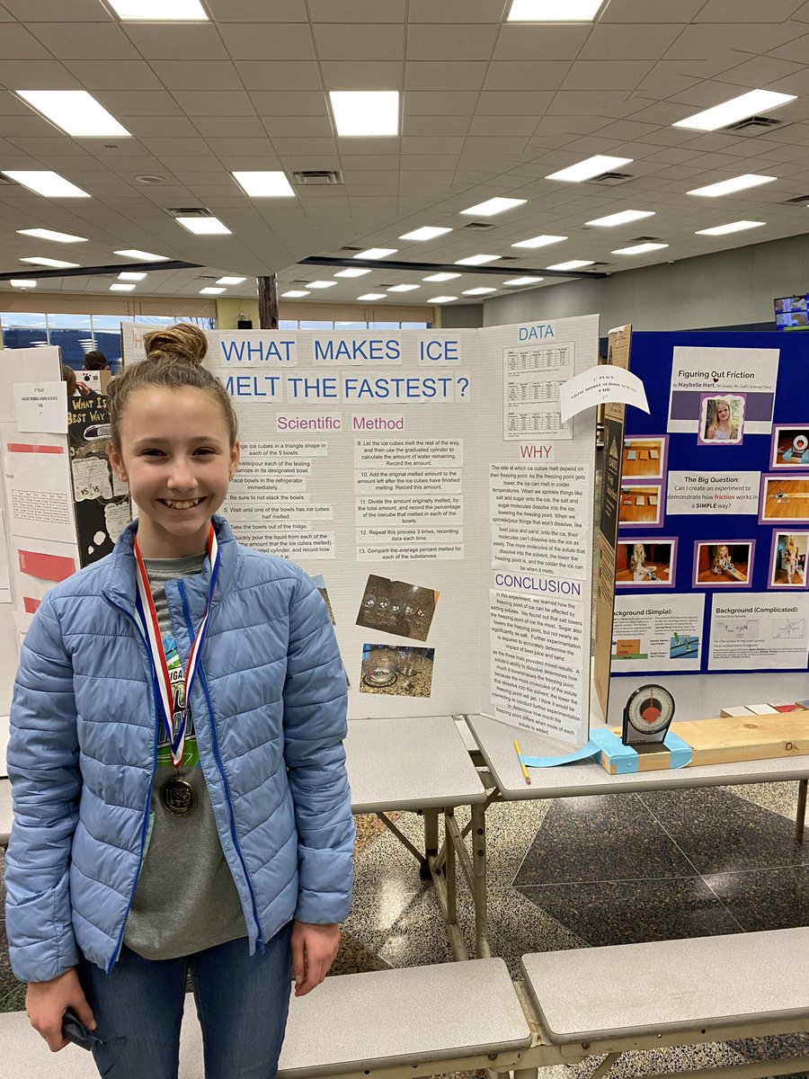 MaizeNBlueJohn's tweet photo. This girl Science Fairing!
🥇 🧪 🧫 🧬 @MiddleSaline @MsAulisa #smslearn #smscompass https://t.co/sf8sCTtR8d