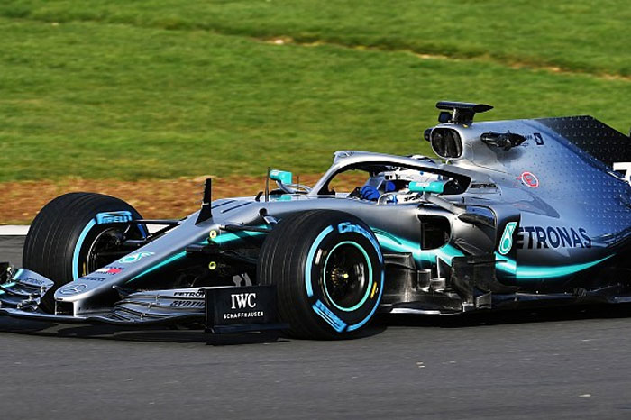 Formula1Verse's tweet photo. @kvyatF1v KVYAAAAAAAAAAAAAAAAAAAAT  É O VENCEDOR DO GRANDE PRÊMIO DA FRANÇA!!

ELE PASSA @nasrf1v NA ÚLTIMA VOLTA PRA E GANHA A CORRIDA!!

MAIS UM 1-3 DA @MercedesF1v_ QUE TA VOANDO https://t.co/0Pd17j7XUM
