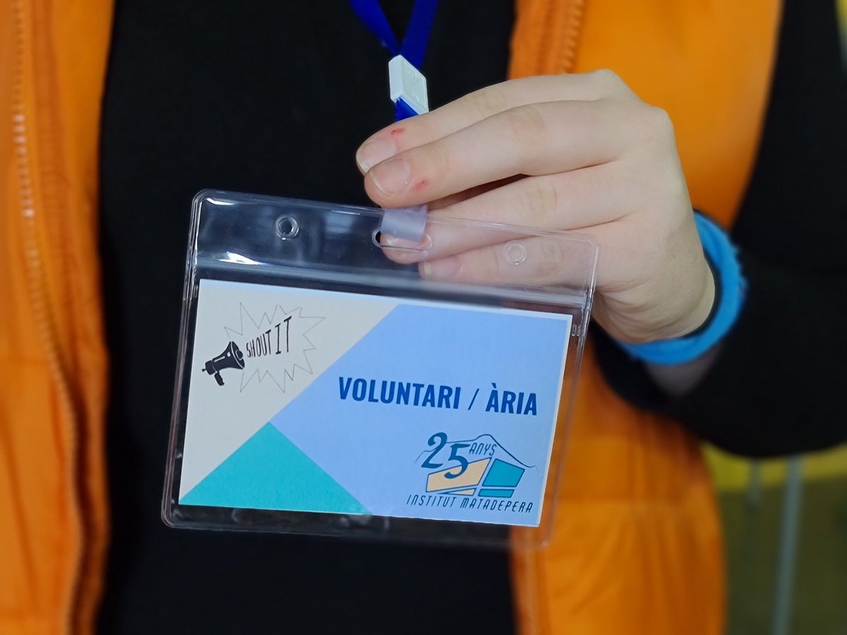 unatalgemma's tweet photo. Alumnat voluntari col.labora a les #portesobertes de @InsMatadepera Qui millor pot explicar l'institut? Moltes gràcies per venir. https://t.co/DORrSW7njq