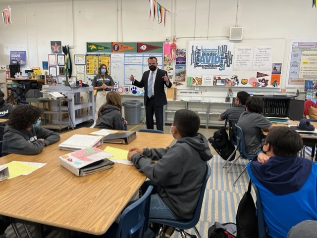 San Bernardino County Superintendent of Schools (@sbcountyschools) on Twitter photo 🍎<a href="/SBCo_Supt_Ted/">Ted Alejandre</a> had a great afternoon visiting staff and students at Redlands East Valley High School (<a href="/rev_wildcats/">Redlands East Valley</a> ) and Cope Middle School (<a href="/CopeMiddleRUSD/">Cope Middle School</a> )! #Transforminglives #AVID 🍎<a href="/SBCo_Supt_Ted/">Ted Alejandre</a> had a great afternoon visiting staff and students at Redlands East Valley High School (<a href="/rev_wildcats/">Redlands East Valley</a> ) and Cope Middle School (<a href="/CopeMiddleRUSD/">Cope Middle School</a> )! #Transforminglives #AVID