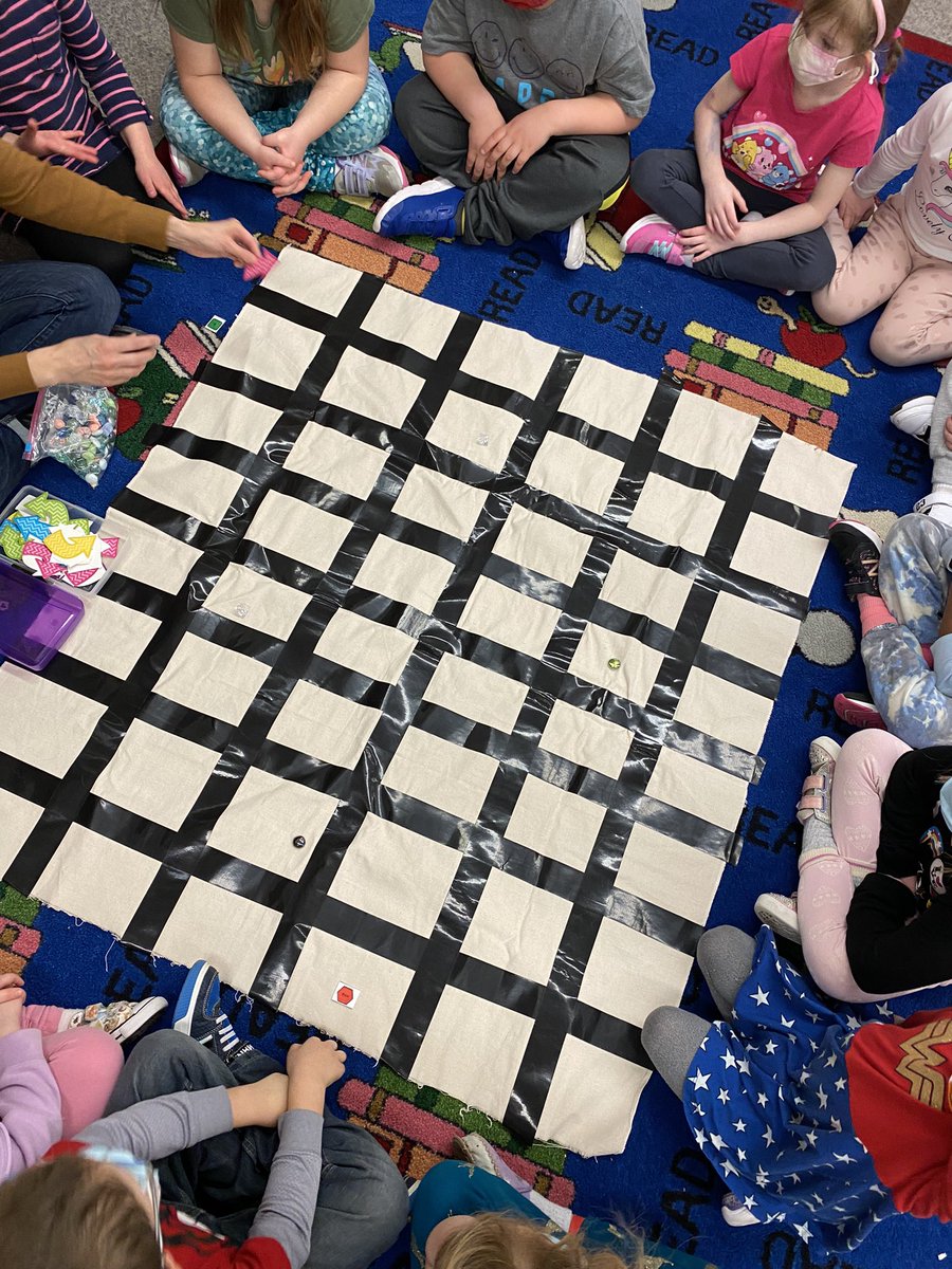 farahvirji's tweet image. Ss working on #unpluggedcoding today during partnering time in the library! @misscini1 @SelwynTdsb #kinderkids #coding #kindergarten