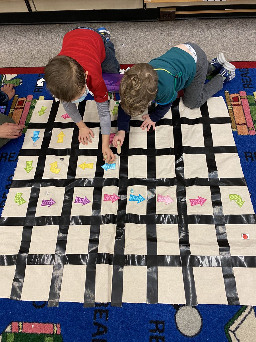 farahvirji's tweet image. Ss working on #unpluggedcoding today during partnering time in the library! @misscini1 @SelwynTdsb #kinderkids #coding #kindergarten