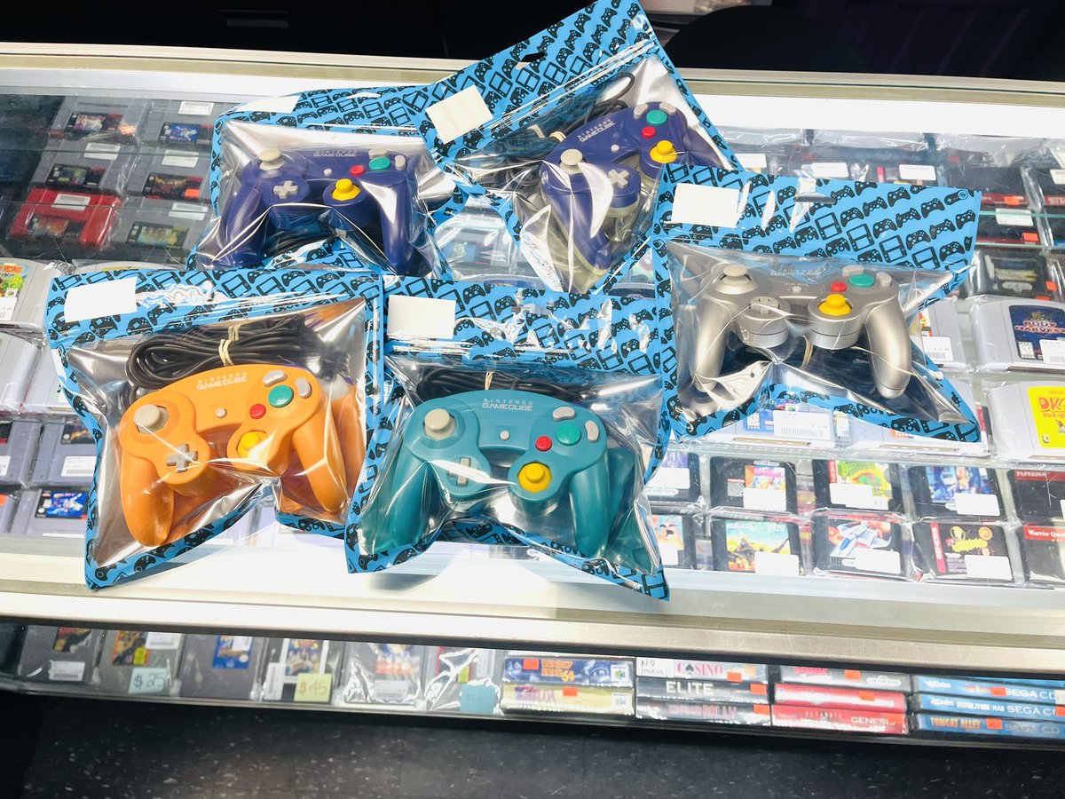 bklynvideogames's tweet image. There In !!!! GameCube controllers now available. DM us if interested. #gccontrollers #gamecubecontrollers #indigo #teal #indigoandclear #orange #silver #gamecube #retroshop #brooklynvideogames #bvg