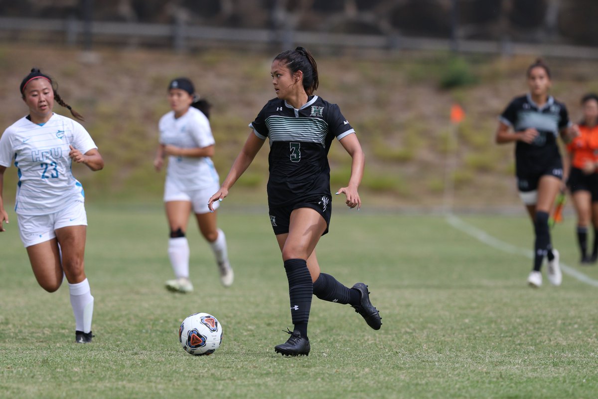 HawaiiWSoccer's tweet photo. Get a look at the Rainbow Wahine this Saturday! Scrimmage with UH Hilo located at the grass practice field on Lower Campus Rd here on campus! Open and free to the public with LumiSight check in. See you Saturday at 10am!

#GoBows https://t.co/nIqc60qN9I