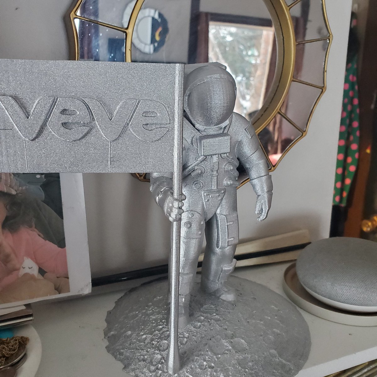 2reedu's tweet image. Arrived home to this today! Amazing! Thank you for this beautiful piece @drea_valeria @ParacosmDesignS 
We now ready to moon 🚀 #vevefam #VeVeCommunity