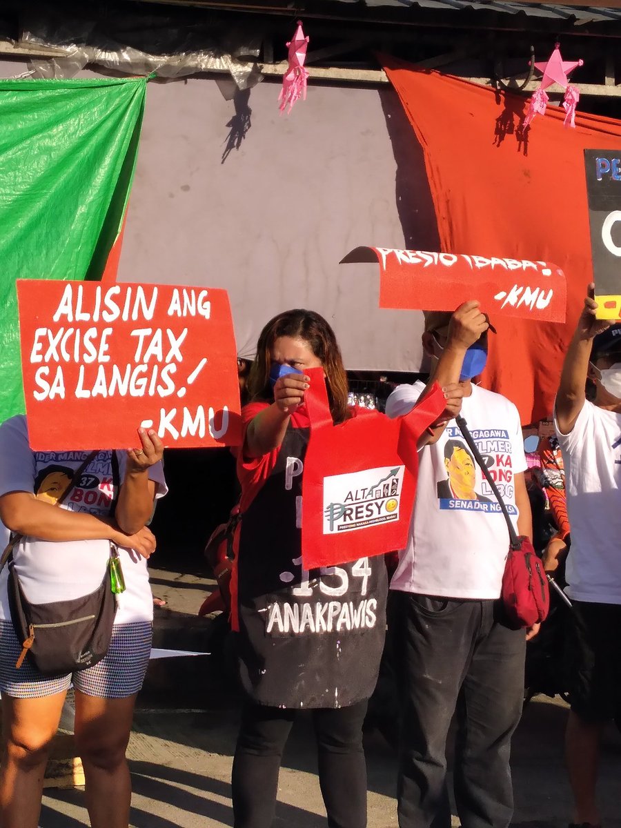 BongToSenateMM's tweet photo. Nais nilang alamin kung anu-ano ang mabibiling pagkain gamit lamang ang minimum wage sa Metro Manila na 537php. https://t.co/rp0cT2Pnoq