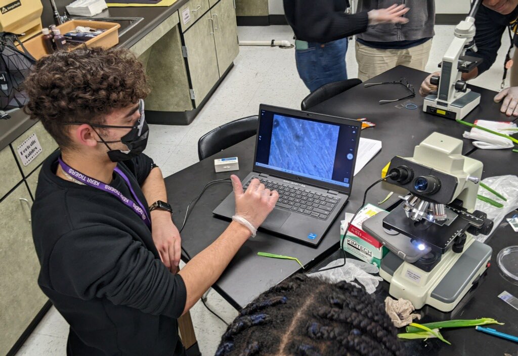 Vinson Lewis (@vdlewis) on Twitter photo <a href="/AliefKerr/">Kerr High School</a> Science National Honor Society facilitating labs with students in the <a href="/AlbrightMS/">Albright Middle</a> after school program. <a href="/AliefScience/">Alief Science</a> <a href="/aliefstem/">Alief STEM</a> <a href="/AliefISD/">Alief ISD</a> <a href="/AliefKerr/">Kerr High School</a> Science National Honor Society facilitating labs with students in the <a href="/AlbrightMS/">Albright Middle</a> after school program. <a href="/AliefScience/">Alief Science</a> <a href="/aliefstem/">Alief STEM</a> <a href="/AliefISD/">Alief ISD</a>