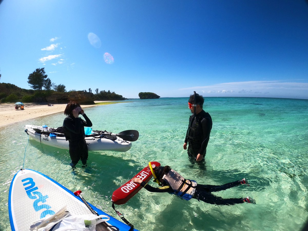 GGS_okinawan's tweet photo. 海で初めてシュノーケリングのお子様🤿😌
まずはビーチに近い浅いところで、
練習⛱

とても上手でこの後、ご家族皆様で
沖縄の水中景色を楽しめました〜😊

初めての体験が沖縄の海って最高ですね👍

#沖縄#SUP
#古宇利島#今帰仁村 https://t.co/Q4N7nzmh5z