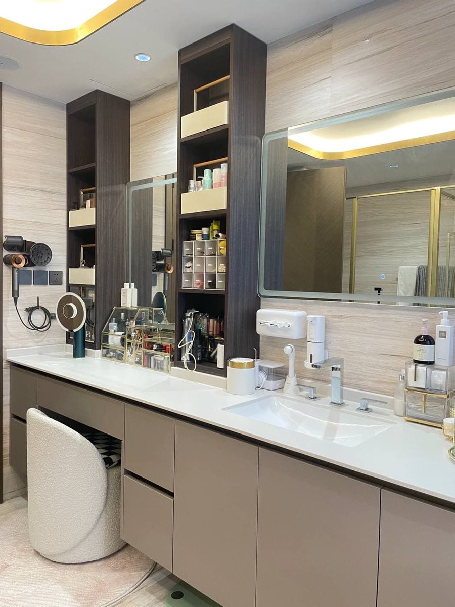 Augustllo's tweet image. I like to be tidy, I like to keep everything organized