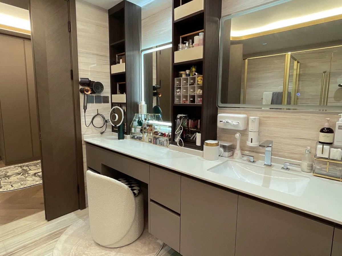 Augustllo's tweet image. I like to be tidy, I like to keep everything organized