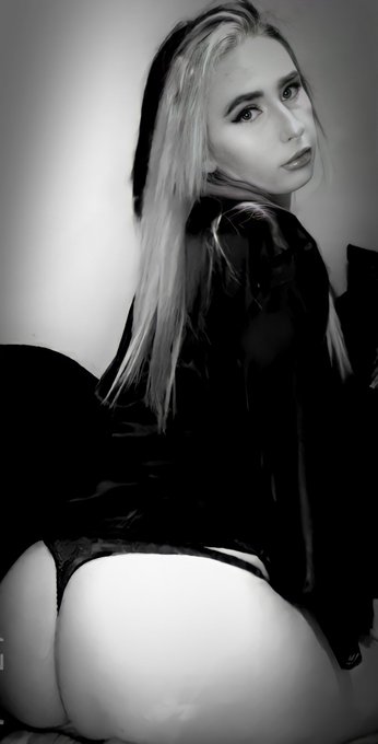 I want someone's handprints all on it🥵💦 https://t.co/nvFNXQKgjI