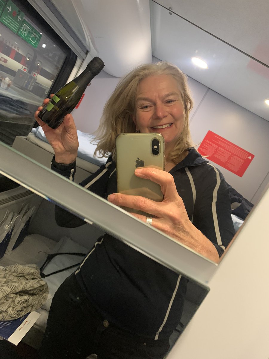 Shout out voor de <a href="/oebbjets/">City|Night|Railjet</a> ! Gisterenavond op weg naar Utrecht in Zürich gestrand vanwege de storm in Duitsland, maar mocht slapen in de geboekte Nightjet. Heerlijk comfortabele cabine en koffie op bed vanochtend