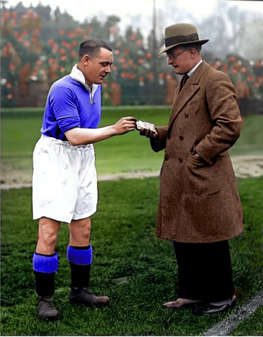 FOTOS HISTORICAS O CHULAS DE FUTBOL - Página 6 FMA-o1zXsAI8UrJ?format=jpg&name=900x900