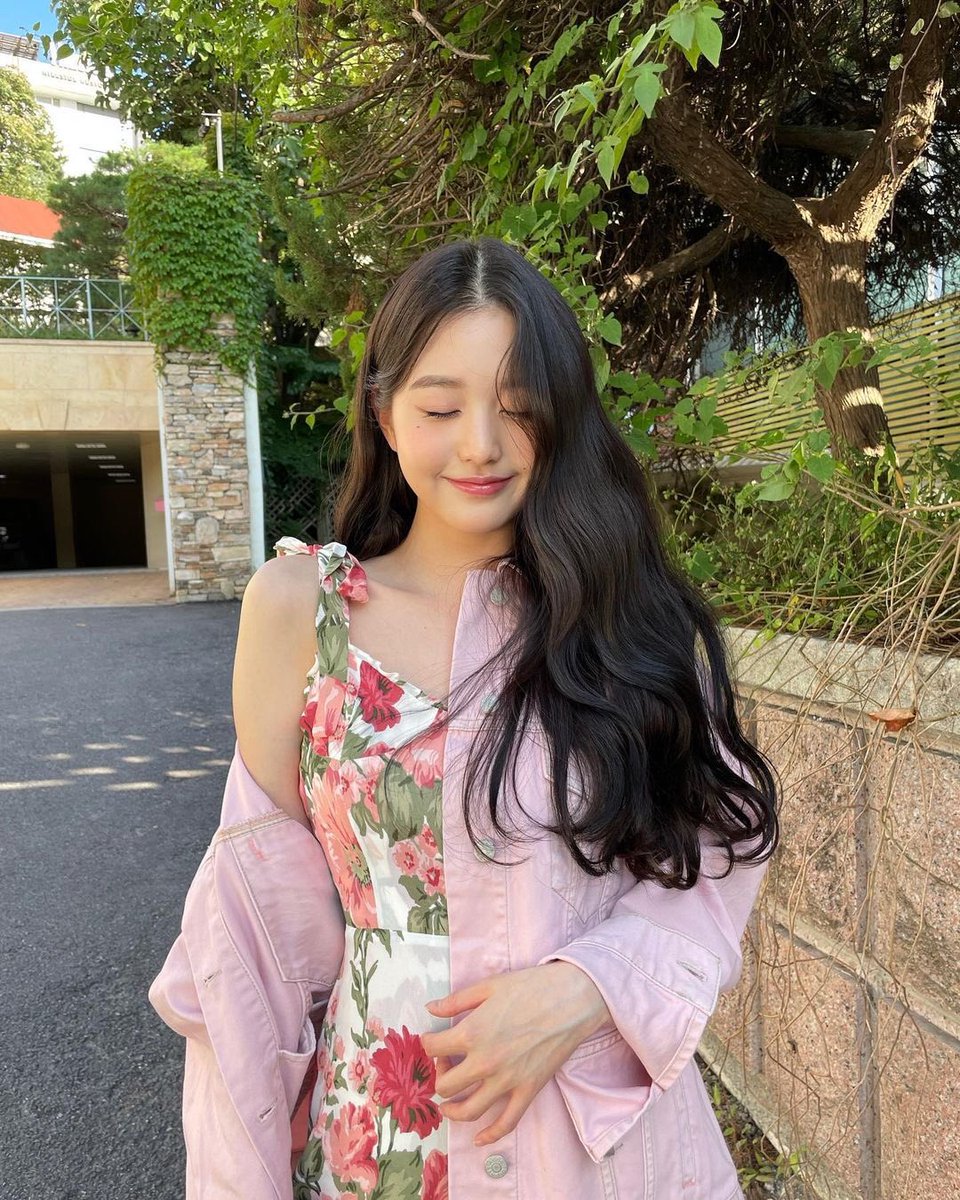 Wonedrous's tweet photo. [reimogened]: Good morning! Can you believe that we’re on our last day? Our day 1 was just a week ago.. crazy, methinks! I’m gonna be back to my ballet routines, the 9-5 routines  and I’m sooo thrilled. I’ve got to do my best for my show later on March 31st. Cya soon? 🤍 https://t.co/3WXXvYdmwb