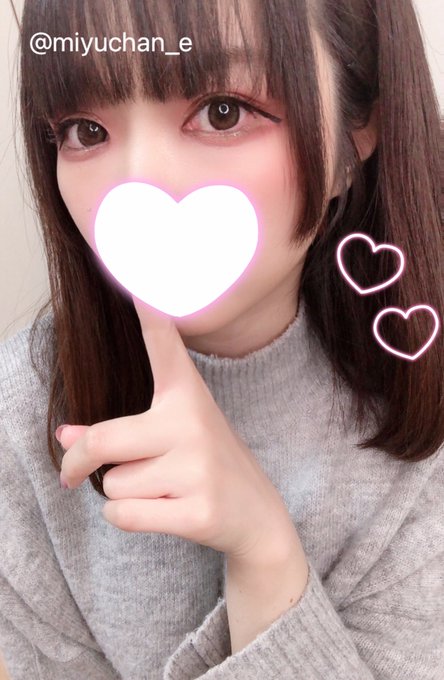 「あの、あんまり大きな声じゃ言えないんだけどブラからちくびはみだしそうだからはみださないようにするの手伝ってもらってもいいかな？？///」 https://t.co/ZexsZILSfY