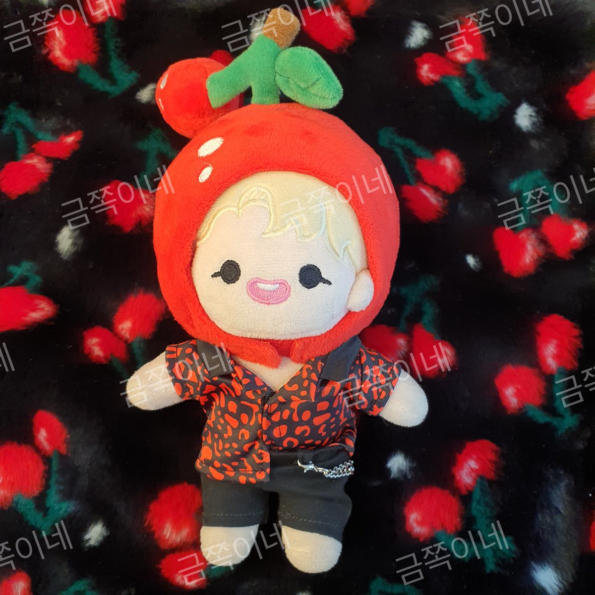 안녕하세요! 어제 살짝 스포드렸던 🍒사쿠란보 체리킴🍒 몽이 옷 수요조사를 시작합니다!

구찌아2종은 공정상의 이유로 제작 가능 여부가 아직 결정 되지 않아 이번엔 함께하지 못하게 되었습니다😭

자세한 사항은 금쪽이네(<a href="/xia_look/">금쪽이네 💚👻 비틀몽스 제작 중</a>)를 통해 전달드릴 예정이니 많은 참여 부탁드립니다💗