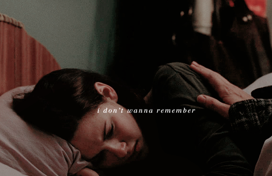 ⠀ ⠀ ⠀ ⠀⠀ 
                𝐒𝐓𝐀𝐑𝐓𝐄𝐑 𝐂𝐀𝐋𝐋

♡   like this to receive a gif starter w/ context

↻   to spread the word?