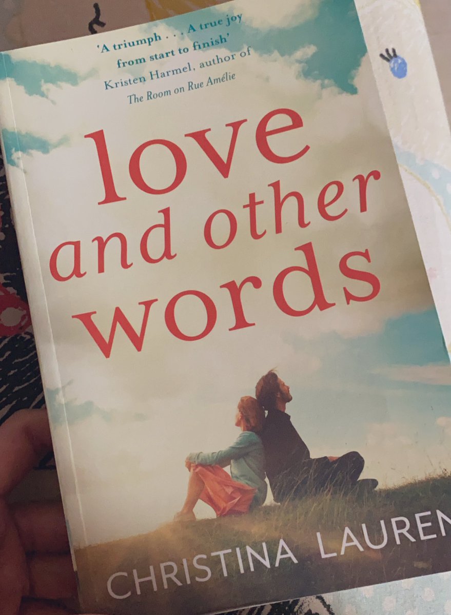 Kulitjeruk's tweet photo. Mau pamer buku yang lagi dibaca weekend ini, tapi langsung insekyur sama diansastro 🤓 https://t.co/1UKxCmlUxT