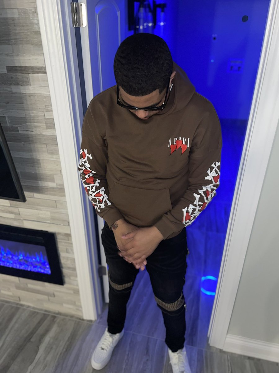 RealTaymoney2x's tweet photo. We Forever In Motion I’m Really Him 🖤🥷🏽 (My Birthday Monday But I Celebrated Today #22 🎂🥳) #LLStunna #LLVROY https://t.co/Qu9Q6CK7Sb
