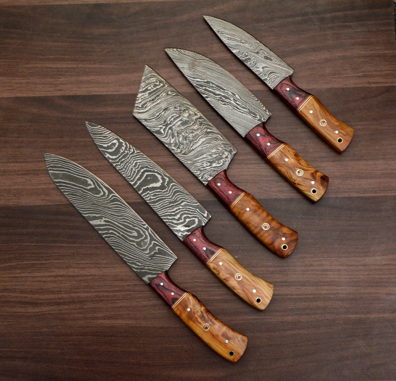 handiblade's tweet photo. Handmade Damascus steal Chef set Available for Order👇
 https://t.co/hZGX8xjic8

.
.
.
#chefset#chefknives#chefsets#handmade#Damascus https://t.co/n14gvYK2Q5