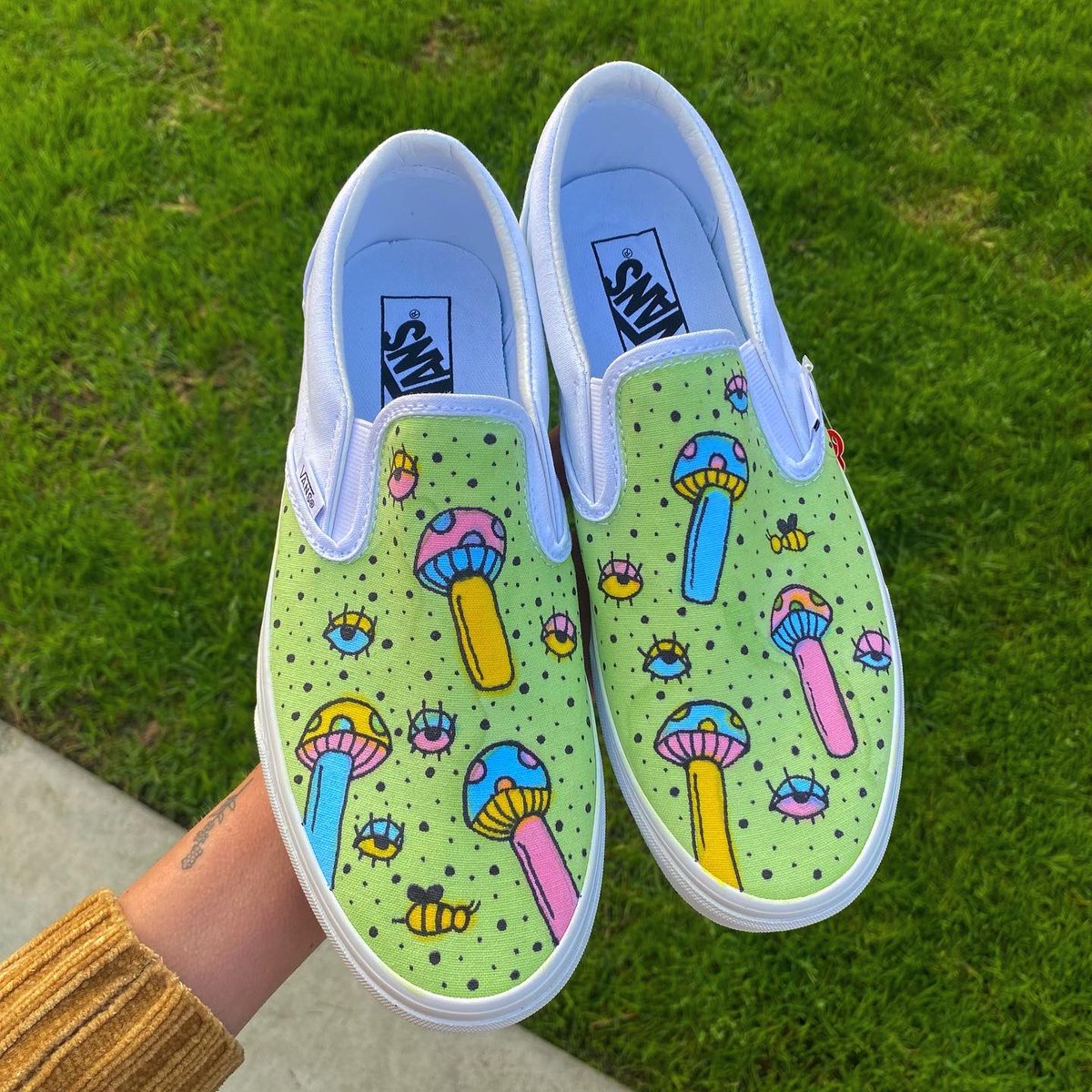 alilpickle's tweet photo. light green or dark green? 💚🥦 https://t.co/aXn6ppRndu