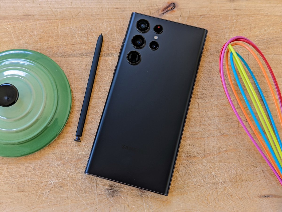 Don't miss this one, folks! The awesome <a href="/techme0ut/">Techmeout</a> joins me for episode 256 of my #MobTechCast and we review <a href="/SamsungMobile/">Samsung Mobile</a>'s #GalaxyS22Ultra &amp; #GalaxyS22Plus in depth, then talk about <a href="/oppo/">OPPO</a> &amp; <a href="/realmeglobal/">realme Global</a>'s latest and greatest :) Listen &amp; subscribe... worldpodcasts.com/samsung-galaxy…