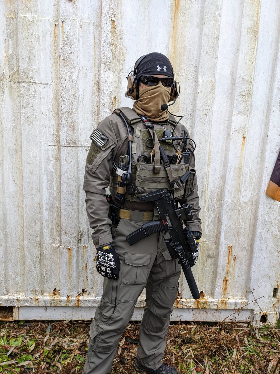 lockon_s77's tweet photo. 戦闘準備!
VBSS😎
#seals
#vbss
#masgrey https://t.co/mLk00Reatf