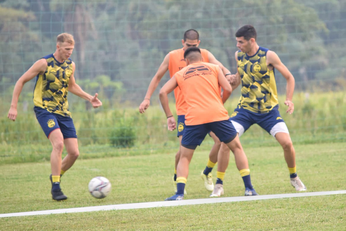 RusoNahuel's tweet photo. Una pretemporada más. 💪🟡🔵🇵🇾 @CST_1935 https://t.co/es5OLV8MBv