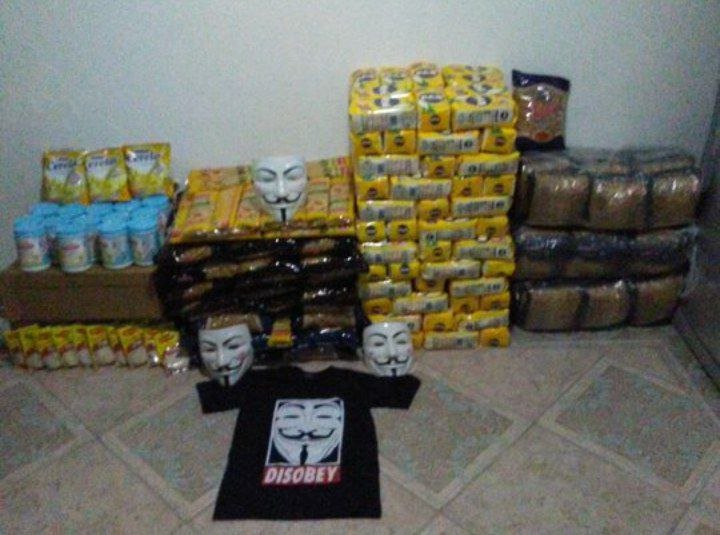 Luna_Negra_13's tweet photo. Disobey... El mejor ejemplo de que los hechos dicen más que las palabras. Ha dado muestras de solidaridad a los mas necesitados ya que el desgobierno ha sumido a sus ciudadanos en la miseria.
#Disobey5Años
#DesobedecerEsVencer https://t.co/E6tDUn65OZ