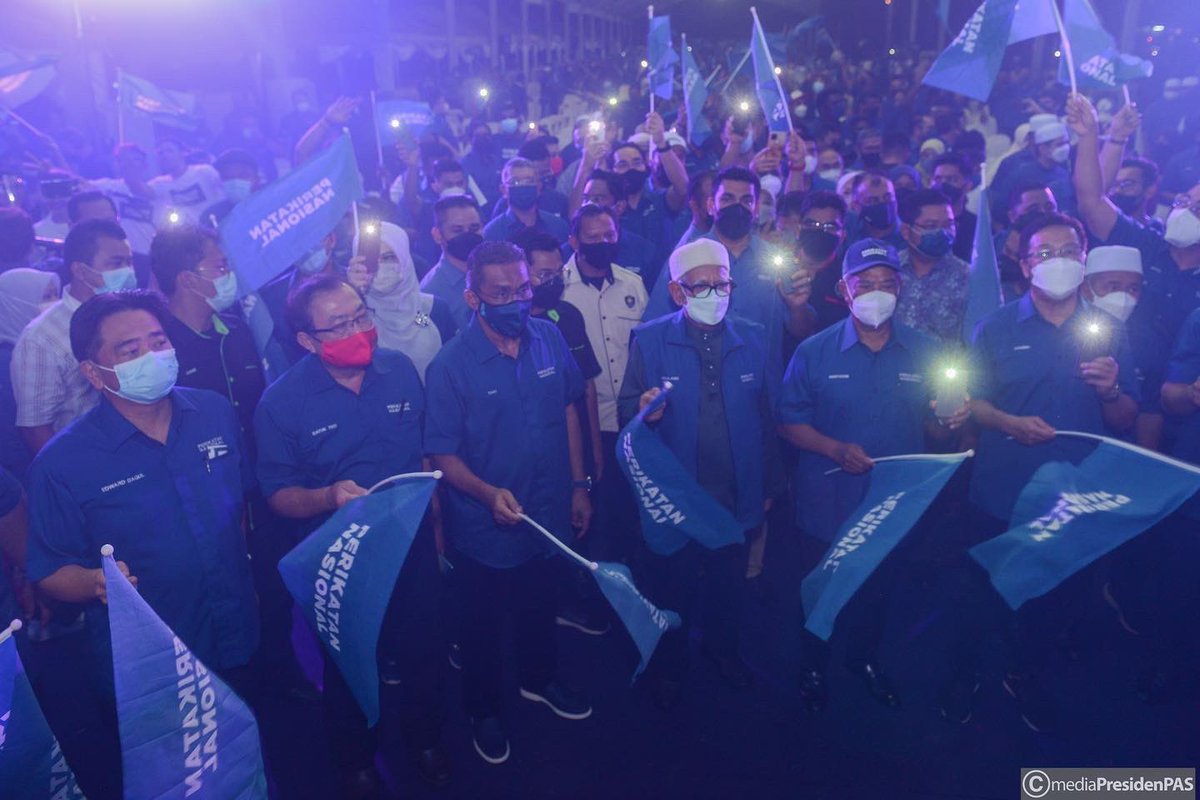 abdulhadiawang's tweet photo. Johor perlu menjadi ‘guru’ kepada negeri lain dalam berpolitik, dengan memilih sebuah parti yang mampu memerintah dengan penuh berintegriti tanpa terpalit sebarang isu rasuah, politik wang dan salah guna kuasa. https://t.co/lvbisLakXC