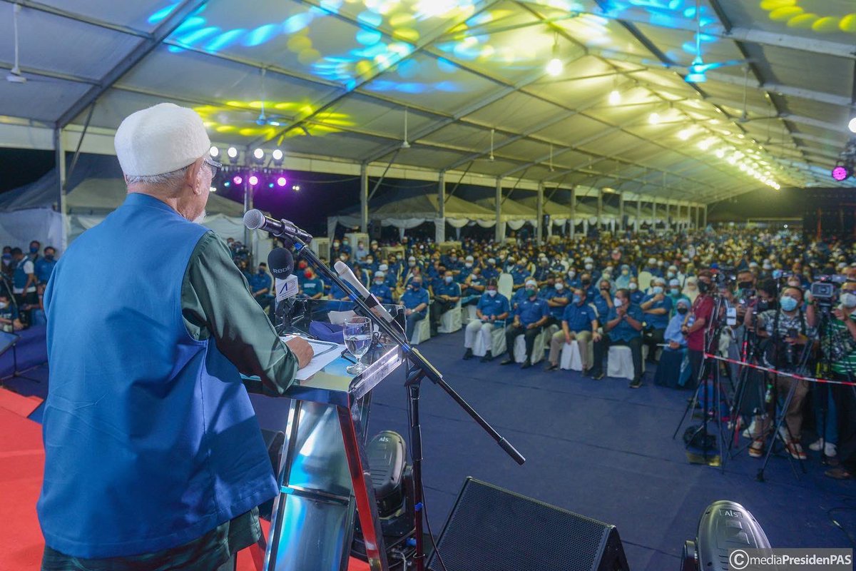abdulhadiawang's tweet photo. Johor perlu menjadi ‘guru’ kepada negeri lain dalam berpolitik, dengan memilih sebuah parti yang mampu memerintah dengan penuh berintegriti tanpa terpalit sebarang isu rasuah, politik wang dan salah guna kuasa. https://t.co/lvbisLakXC