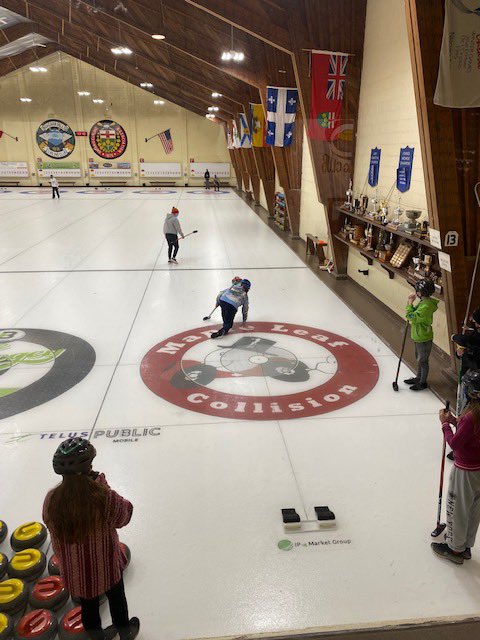 And we are off! <a href="/CurlingCanada/">Curling Canada</a> league to help #niagara youth get a chance to play! #grassroots niagaracurling.com leading the way for Niagara youth