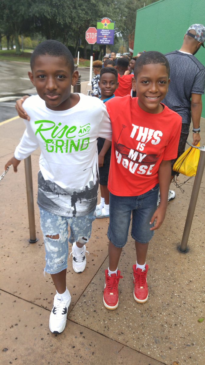 rocbottomdeal's tweet photo. Cousins in Florida reppin Pirate Football Pop Warner Championship... @DatesElijah @PhillipRoche4 #ballers https://t.co/6P51MaJ5O5