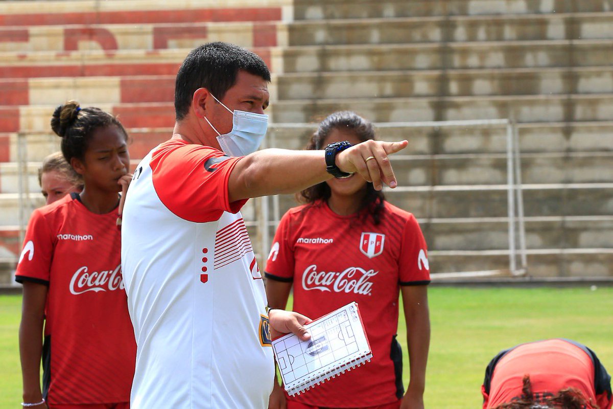 La Bicolor (@seleccionperu) on Twitter photo ¡Mentalizadas! 💪
Bajo las órdenes de Conrad Flores, nuestra <a href="/SeleccionPeru/">La Bicolor</a> 🇵🇪 Femenina Sub-17 continúa su preparación en La Videnita de Chincha, con miras al Sudamericano de la categoría.
#UnidosSomosMásFuertes
#ArribaPerú 💪🏻 ¡Mentalizadas! 💪
Bajo las órdenes de Conrad Flores, nuestra <a href="/SeleccionPeru/">La Bicolor</a> 🇵🇪 Femenina Sub-17 continúa su preparación en La Videnita de Chincha, con miras al Sudamericano de la categoría.
#UnidosSomosMásFuertes
#ArribaPerú 💪🏻