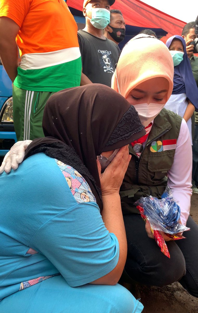 ata_lia's tweet photo. PRAY FOR SUKABUMI

Nyaris 5 kelurahan di Kecamatan Baros, Kota Sukabumi luluh lantak akibat banjir bandang beberapa hari lalu😢

Mohon doa dari semua..

🙏🙏🙏

———— (c)
#sicinta atalia
#MamahJabar
#JabarBergerak
#JabarBergerak_Sukabumi https://t.co/HRrlOo0O2v