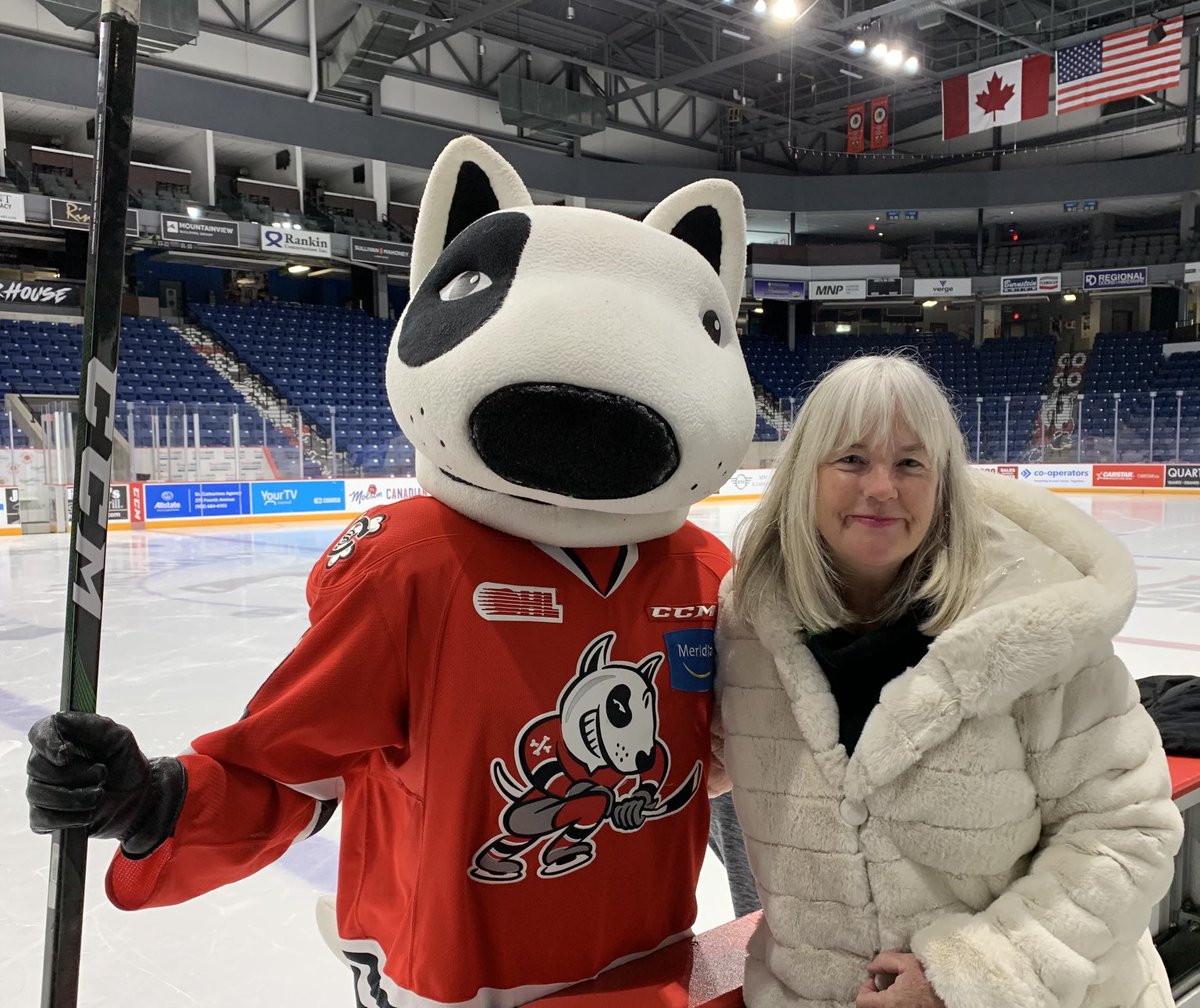 Bones is pretty cool! Film shoot in #Niagara on behalf of ⁦@ecaoibew⁩ #icedogs