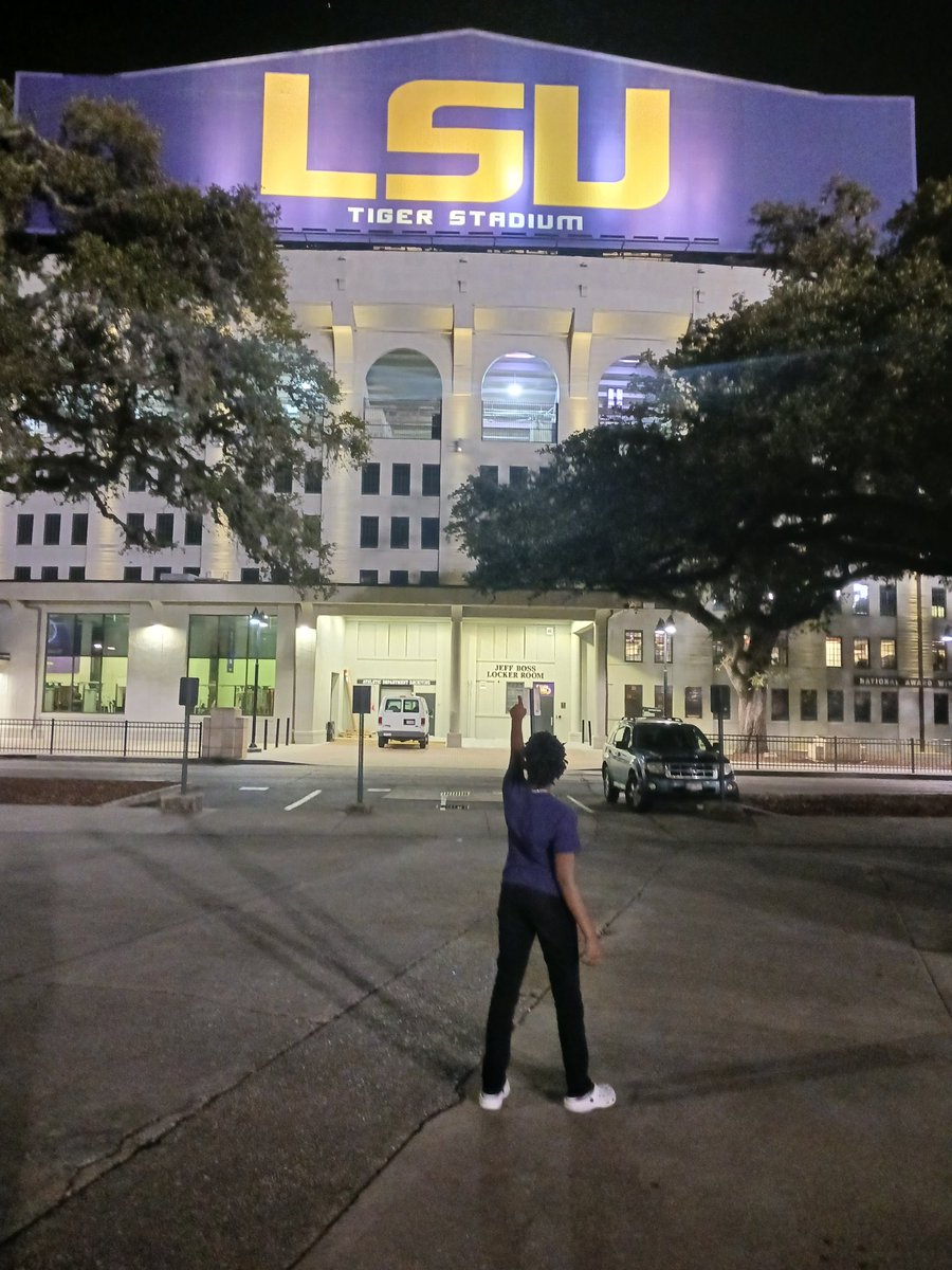 MissGWay's tweet image. Can't express this as I snapped pictures of my son I cried because this is his dream. #GETTHERESON is all I could say #LSUBOUND @Coach_EdOrgeron @breidenfehoko4 @LoganTillman @_Cliff10 @LSUFBrecruiting 9 years old stand 4'11 110 lbs straight A student #MRMOVEEVERYTHING