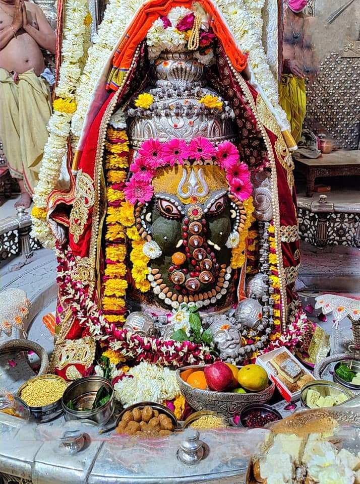 DevaAmar's tweet photo. जय श्री महाकाल 🙏🌹🙏
श्री महाकालेश्वर ज्योतिर्लिंग का आज का भस्मारती शृंगार दर्शन 20 फरवरी 2022 ( रविवार ) https://t.co/MyyMyOwKpg