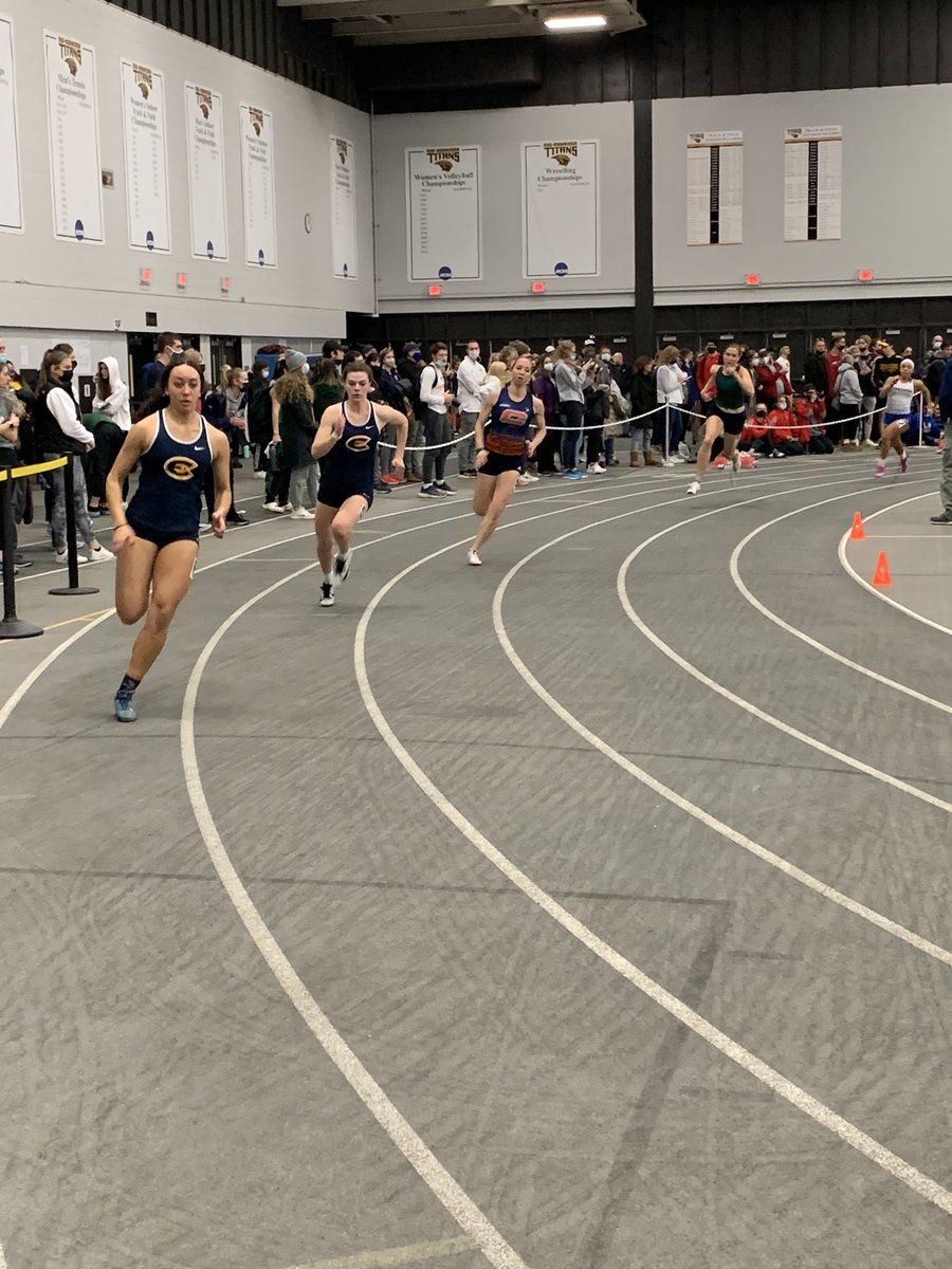 bsd713's tweet photo. Great day cheering on Blugolds at the UWOshkosh Titan Challenge Track Meet today! #rollgolds #gogolds #uwec #track #sprints #uwectrackandfield https://t.co/bWN72S2p1x