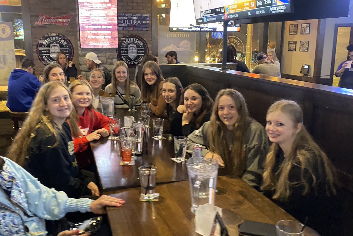 premier14black's tweet photo. Team dinner at Streetcar Grille &amp; Tavern in KC! 🥘 #intentiposication #gopremiervb https://t.co/VtafDALXb6