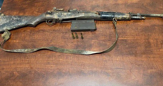 JamaicaConstab's tweet photo. One SLR rifle was seized moments ago by members of the St. Catherine North Division in Kitson Town in the parish. The lawmen were on operation in the area when the firearm and three rounds of ammunition were seized. Updates soon. #GetTheGuns #AForce4Good https://t.co/Yl4qayvE3r