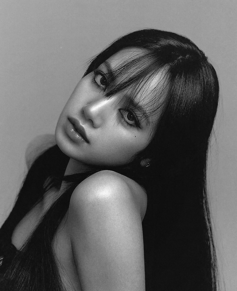 LSGRNDE's tweet photo. #Ariana and #Lisa in black &amp; white. https://t.co/9HmusCDscI