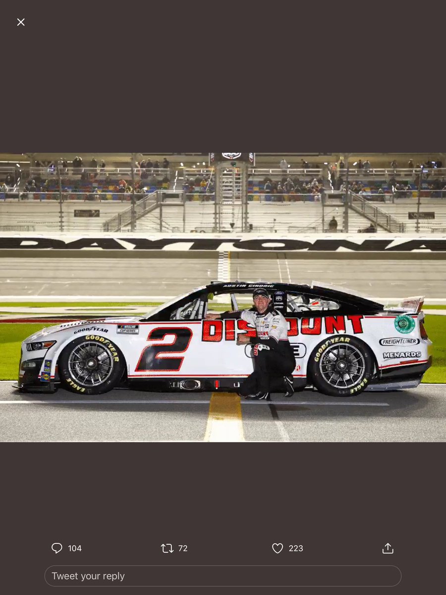 fordsforever's tweet photo. @NASCAR https://t.co/RYll4bpXNM