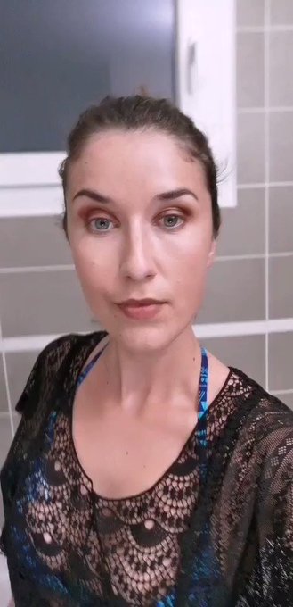 Rvelvet1221's tweet photo. I'm learning everyday to allow the space between where I'm/who I want to be inspired me not terrify me cos nothing really does #beautiful #fierce #notterrified,.. https://t.co/ny5vbaCeO0