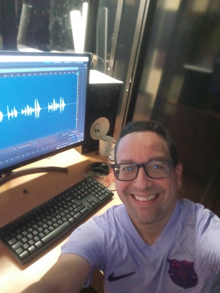 Aqui en otra faceta que me gusta, las ediciones de cuñas radiales....🙌🙌🙌 Saludos