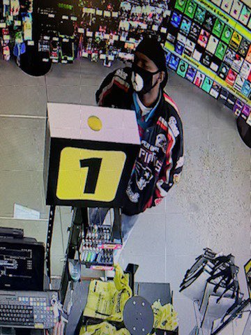 JacksonMSPolice's tweet photo. #UPDATE: Additional images of the second male involved in an altercation that resulted in the death of a third, uninvolved male. If you recognize either of these two individuals, contact #CrimeStoppers at 601-355-TIPS(8477) or https://t.co/ymPOz6rCmo. #JPDWanted https://t.co/Rb4Q88omy8