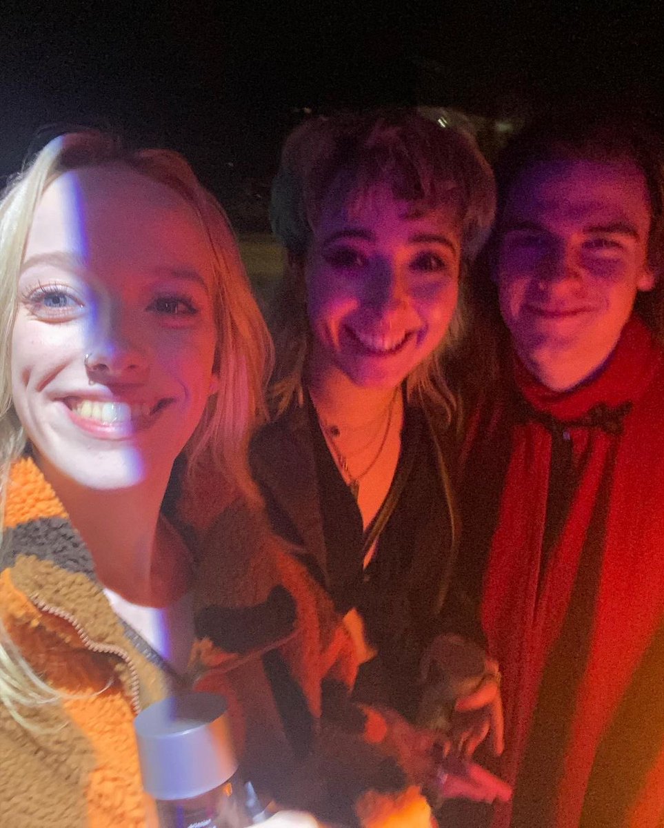 AmybethBRA's tweet photo. AMYBETH NA FESTA DE ANIVERSÁRIO DA MILLIE!!!

📲 | Amybeth via Instagram. “Feliz 18 anos doce menina. Eu te amo muito 🤍” https://t.co/CNYvE4i43i