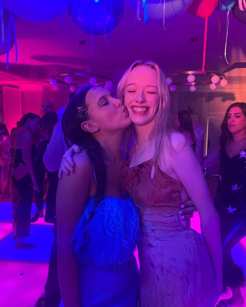 AmybethBRA's tweet photo. AMYBETH NA FESTA DE ANIVERSÁRIO DA MILLIE!!!

📲 | Amybeth via Instagram. “Feliz 18 anos doce menina. Eu te amo muito 🤍” https://t.co/CNYvE4i43i