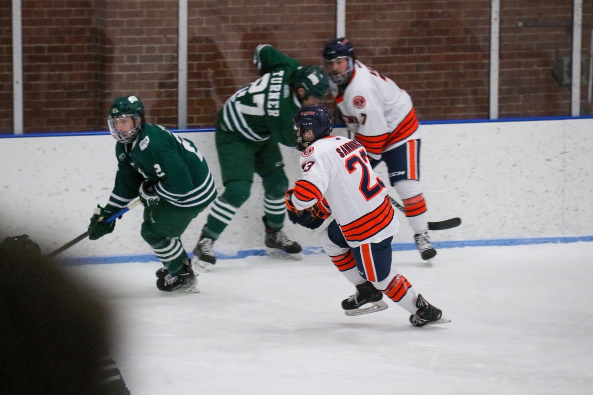 First Period ✅
Goal 3 scored by W. Sammons

#Illinois 3 - <a href="/BobcatsHockey/">Ohio Bobcat Hockey</a> 1

Watch the game live with the link below! 👇
youtu.be/irxiOaAYEYM
