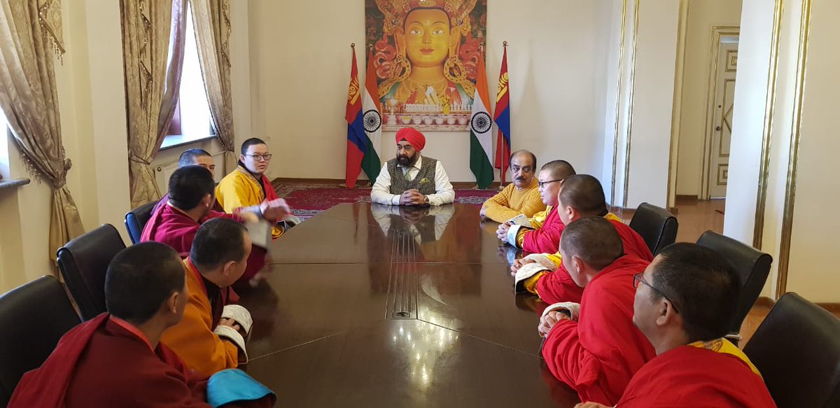 IndiainMongolia's tweet photo. Glad to meet Rimpoche Ven Bragri Lama Tenzin Jamyen Lodoi and Rimpoche Ven Darpa Lama Tenzin Choygi Lodoi & felicitate four ‘Geshe’ from #GandanMonastery on attaining the high academic degree in Buddhist studies
@MEAIndia https://t.co/nPJOPwF4vL